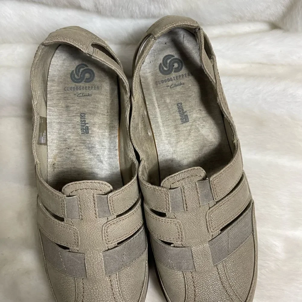 Clarks Cloudsteppers Sillian Khaki slip on shoes size 10.